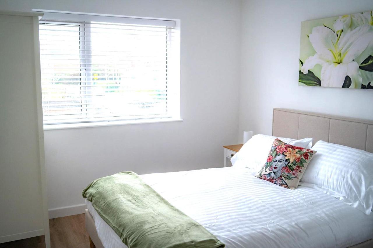 The Red House Modern Stylish Home From Home Walking Distance To Cardiff Bay And City Centre With Parking Kültér fotó