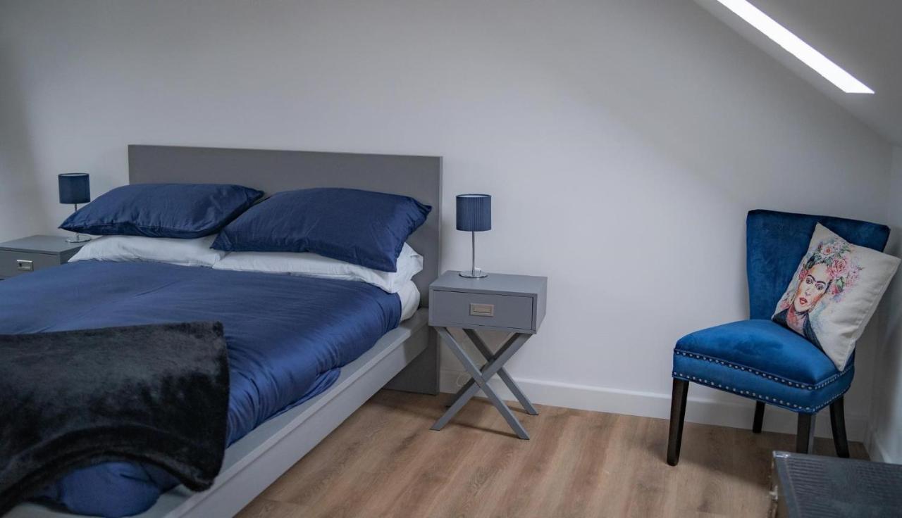 The Red House Modern Stylish Home From Home Walking Distance To Cardiff Bay And City Centre With Parking Kültér fotó