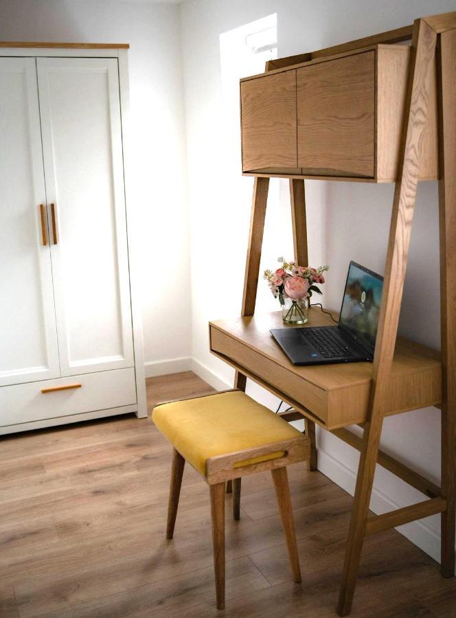 The Red House Modern Stylish Home From Home Walking Distance To Cardiff Bay And City Centre With Parking Kültér fotó