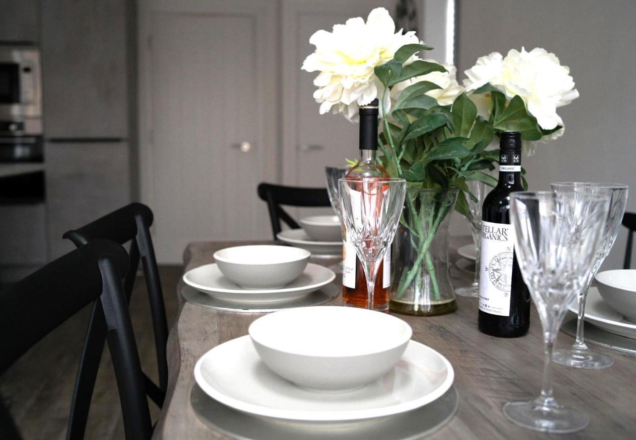 The Red House Modern Stylish Home From Home Walking Distance To Cardiff Bay And City Centre With Parking Kültér fotó