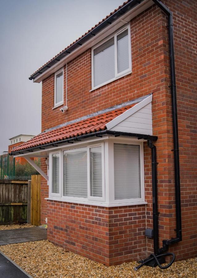 The Red House Modern Stylish Home From Home Walking Distance To Cardiff Bay And City Centre With Parking Kültér fotó